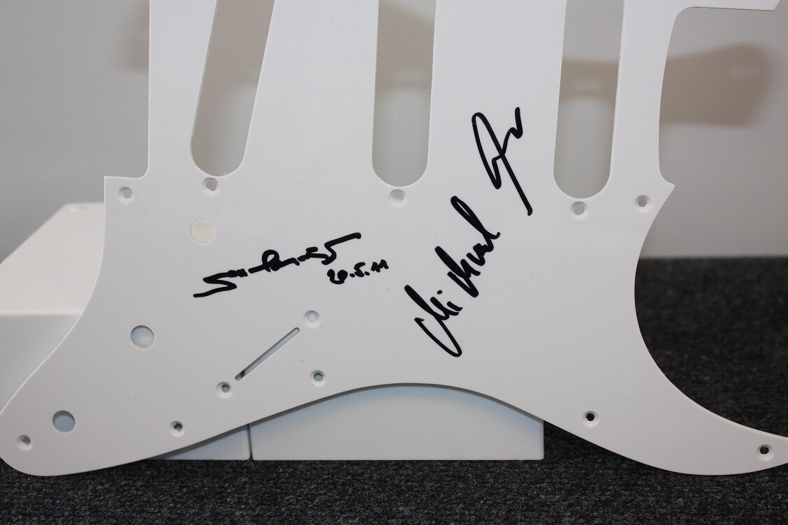 Guitar plate, Max Schauzer, Michael Lesch signed the investigator, new television