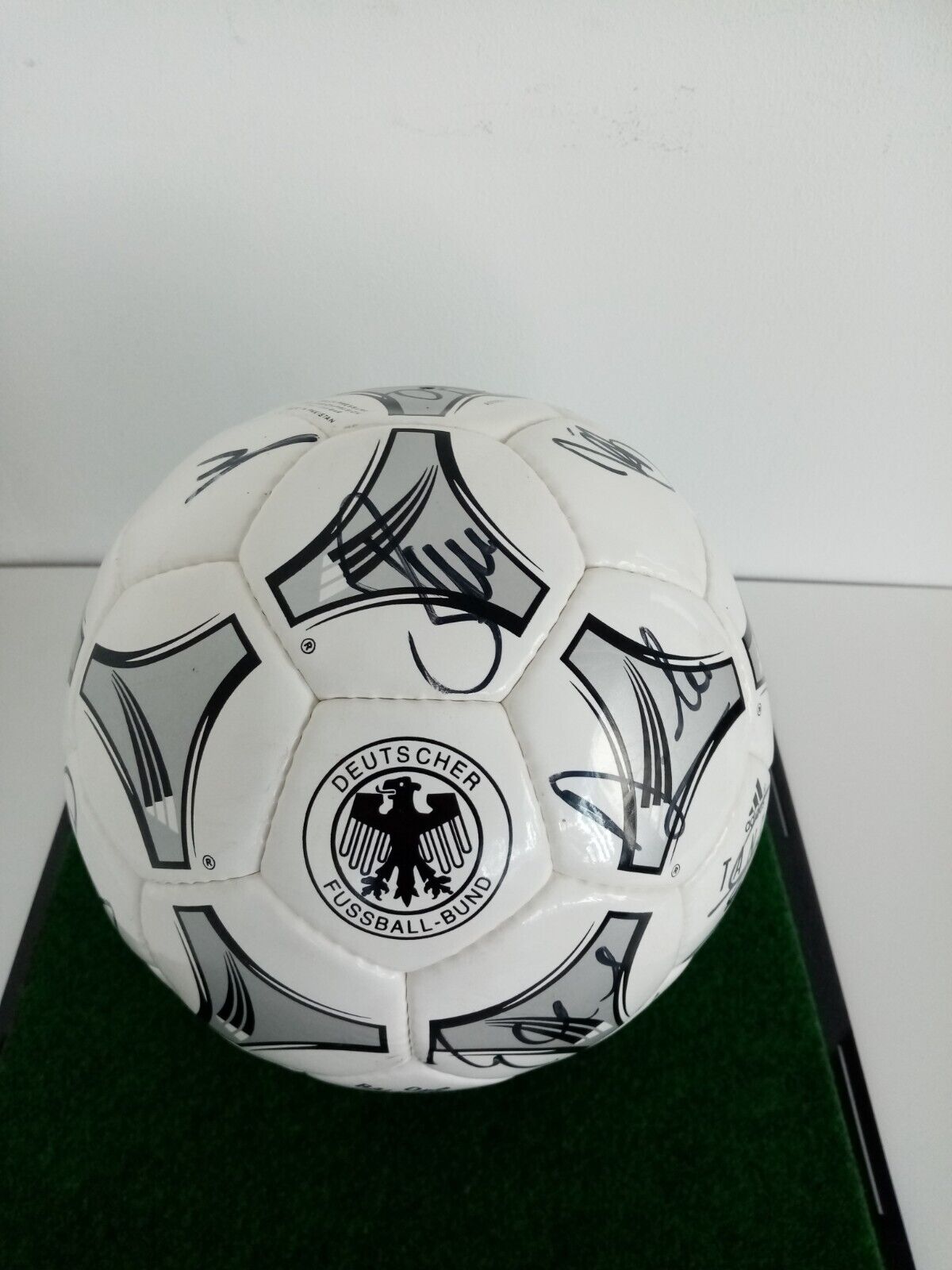 Football team signed World Cup 1998 in showcase dfb autograph adidas signature COA