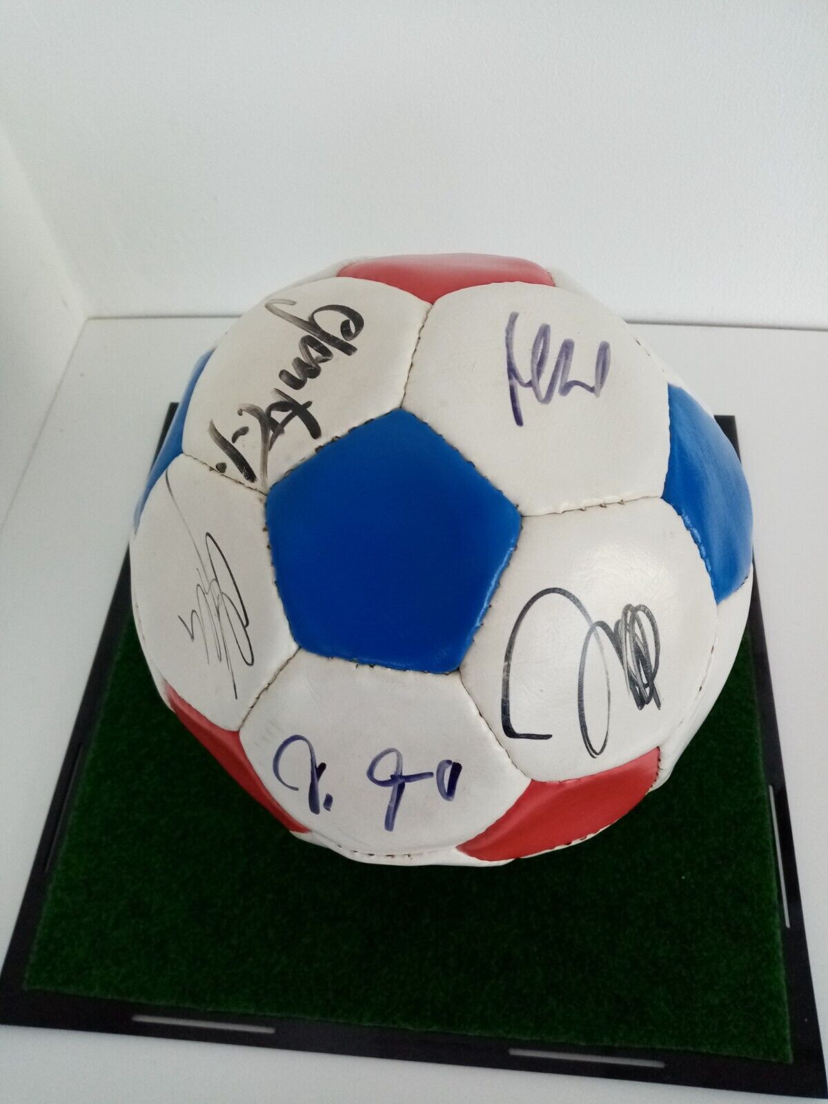 Football Bayern Munich signed 1995/1996 + showcase signature Coa Bundesliga
