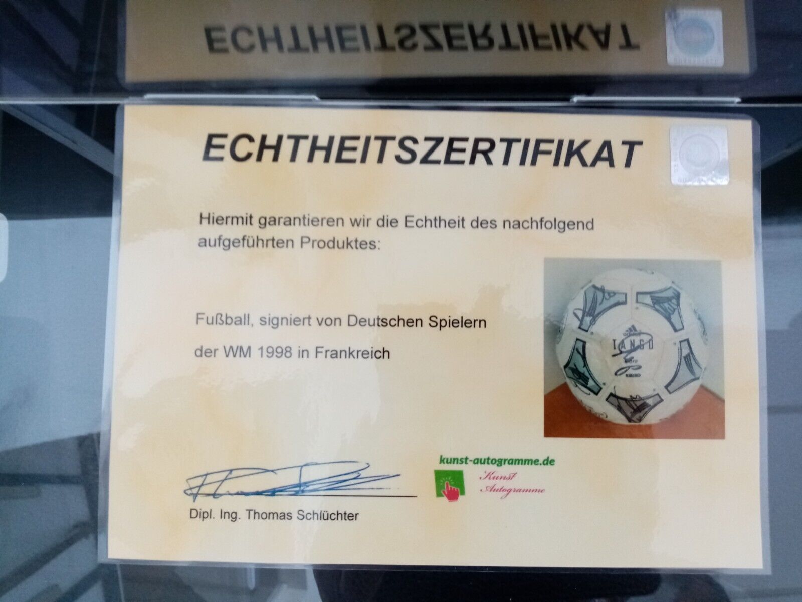 Fußball Teamsigniert WM 1998 in Vitrine DFB Autogramm Adidas Unterschrift COA