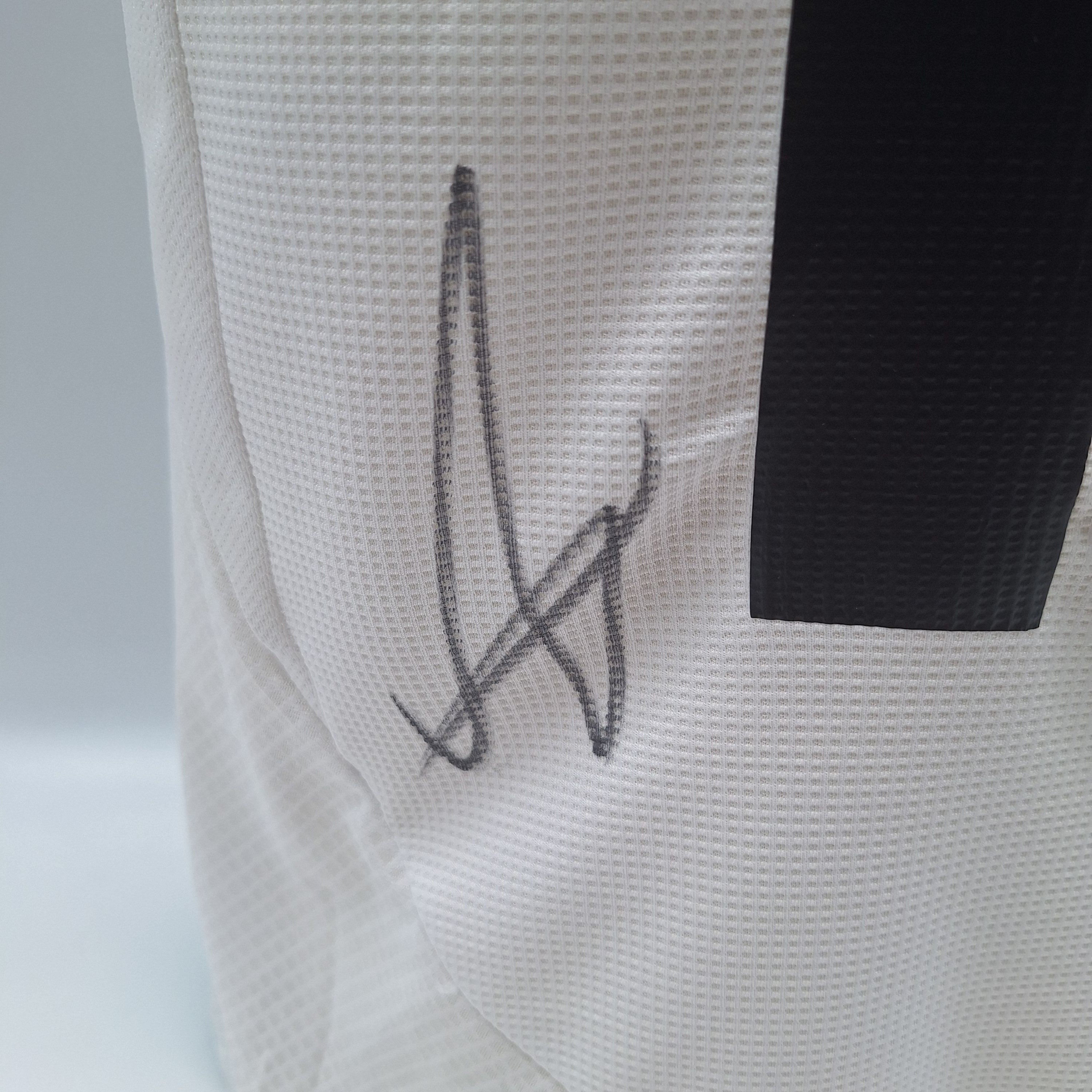 Newcastle United Trikot Alexander Isak signiert Autogramm Fußball Adidas XS