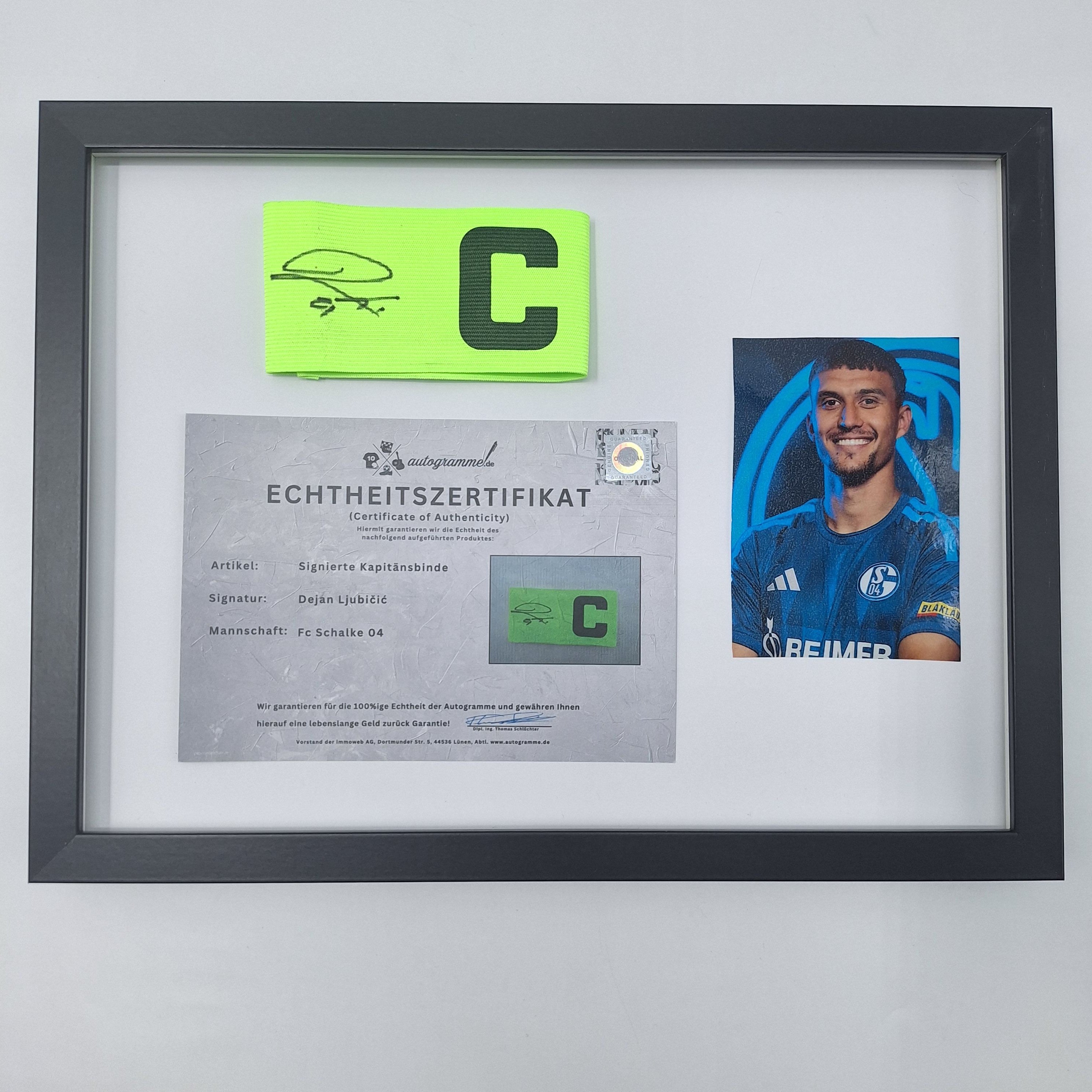 Kapitänsbinde Dejan Ljubičić signiert im Rahmen Schalke 04 COA grün