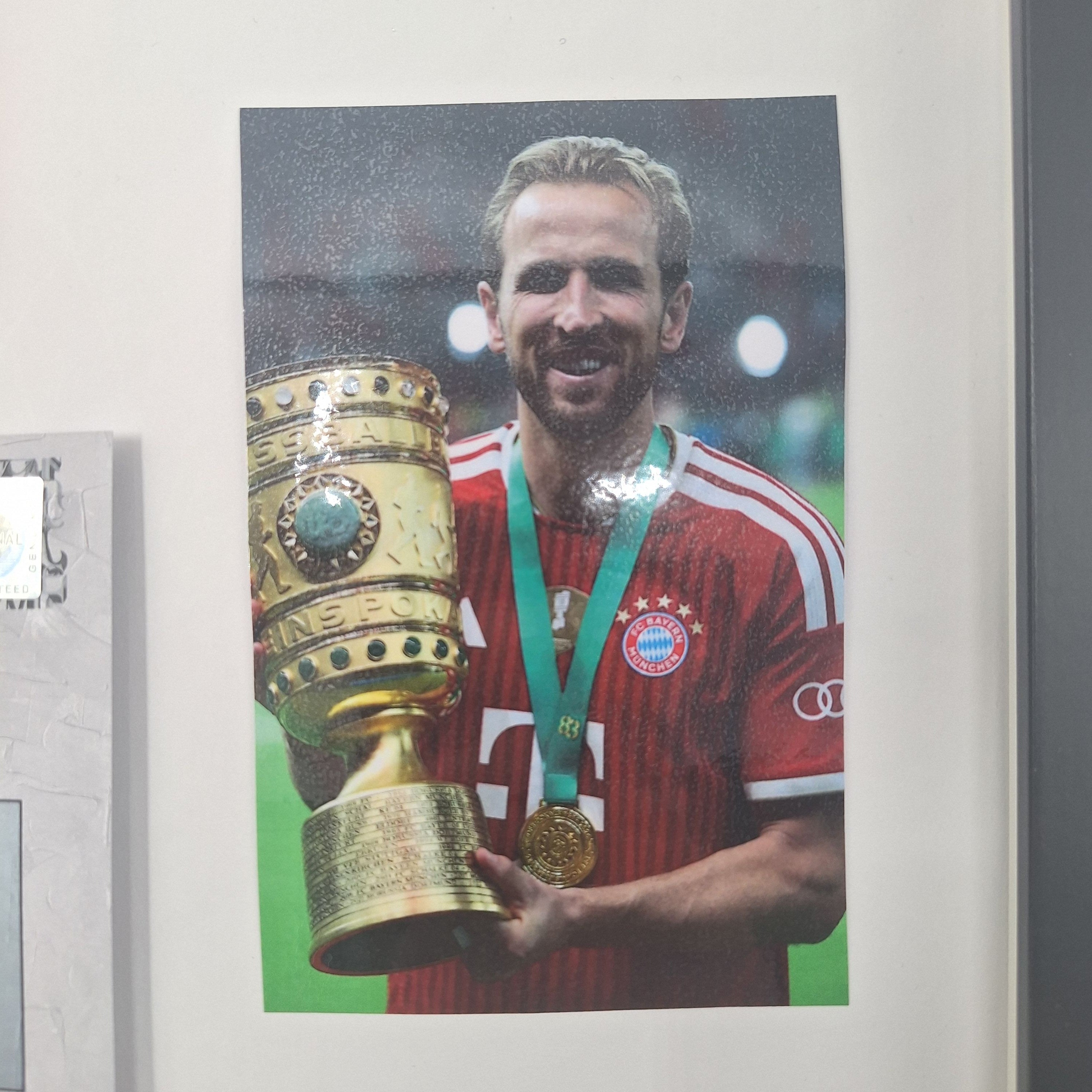 Kapitänsbinde Harry Kane signiert im Rahmen Bayern München