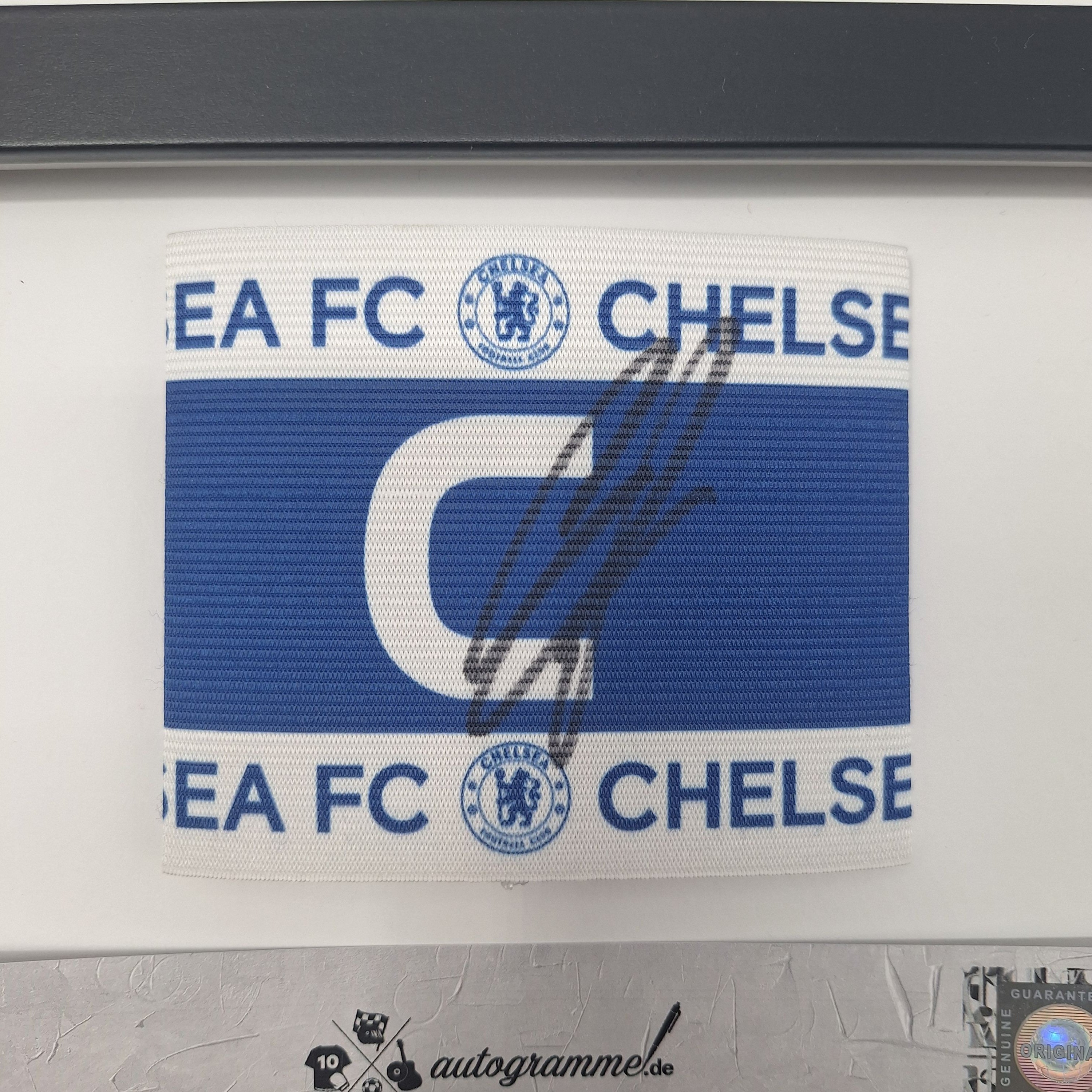 Kapitänsbinde Enzo Fernandez signiert im Rahmen FC Chelsea COA