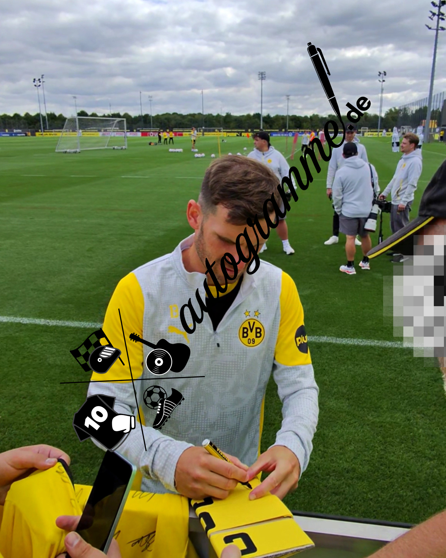 Kapitänsbinde Pascal Groß signiert im Rahmen Borussia Dortmund Autogramm COA