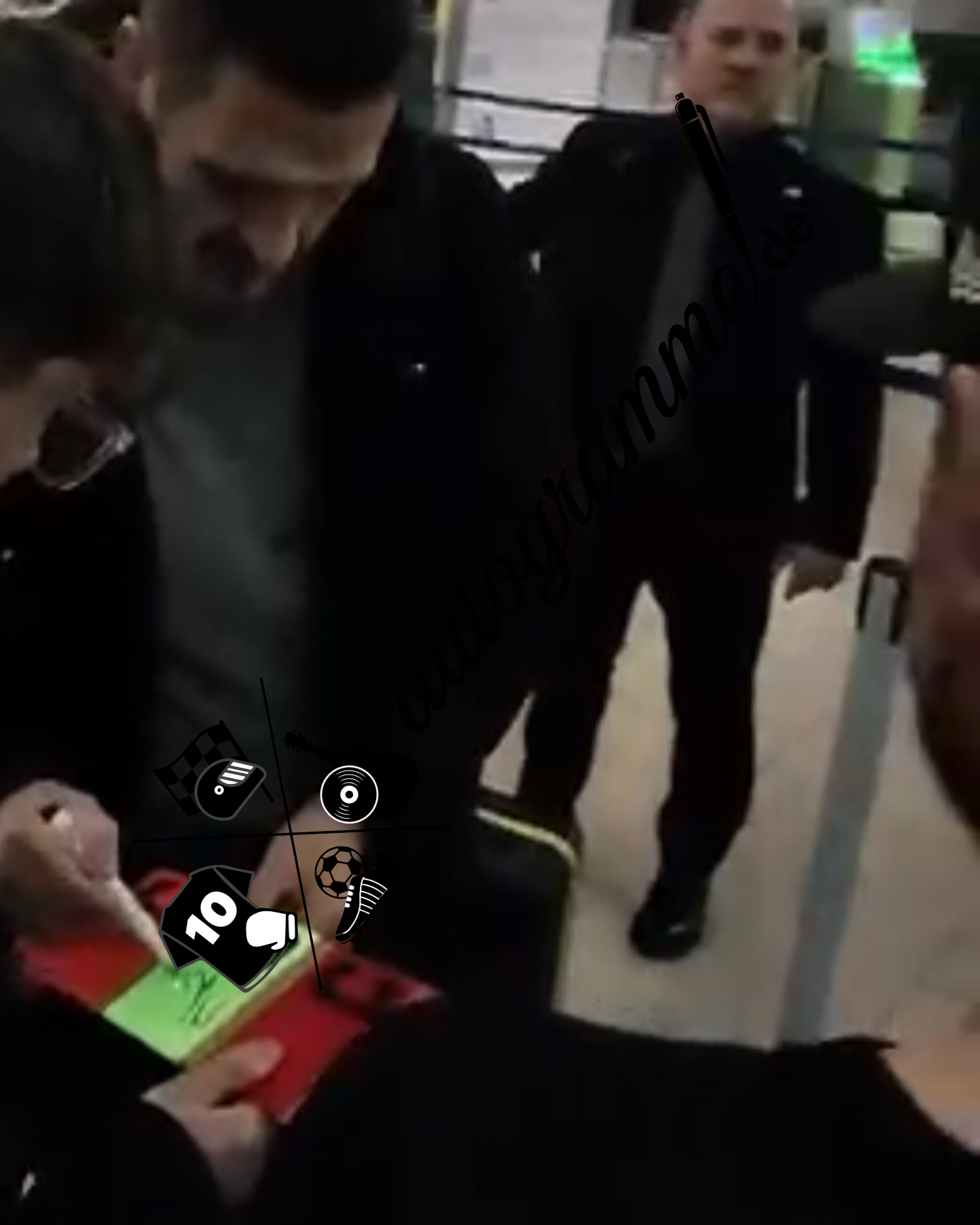 Kapitänsbinde Sebastian Kehl signiert im Rahmen Borussia Dortmund neu