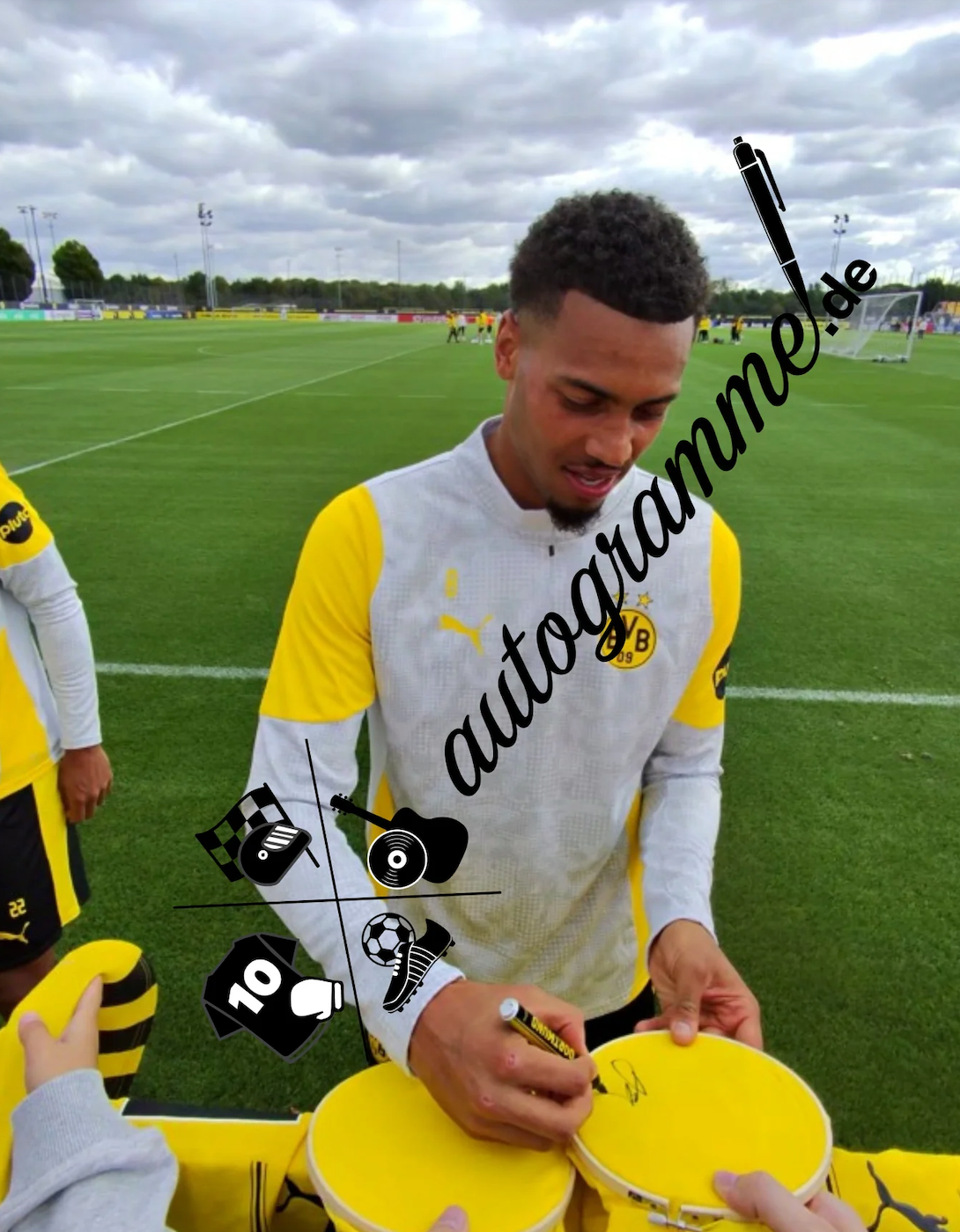 Borussia Dortmund Club WM Trikot Felix Nmecha signiert BVB Puma M