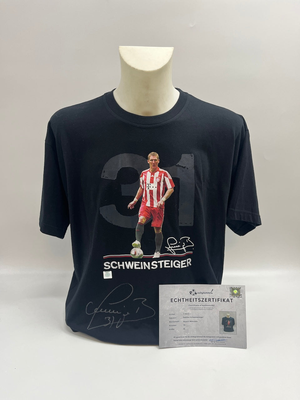 Bayern Munich T-shirt signed by Bastian Schweinsteiger, FCB XL