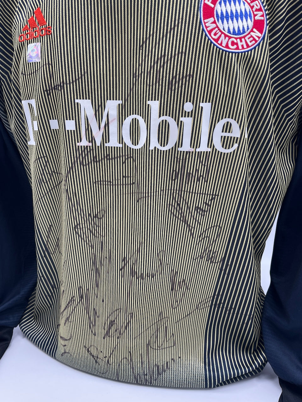 Bayern Munich jersey 2003/2004, team signed, autographed, Adidas M