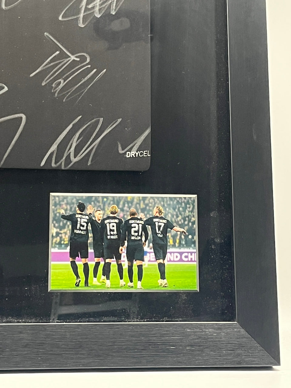 Borussia Dortmund Sondertrikot 2022/2023 Teamsigniert im Rahmen Puma BVB