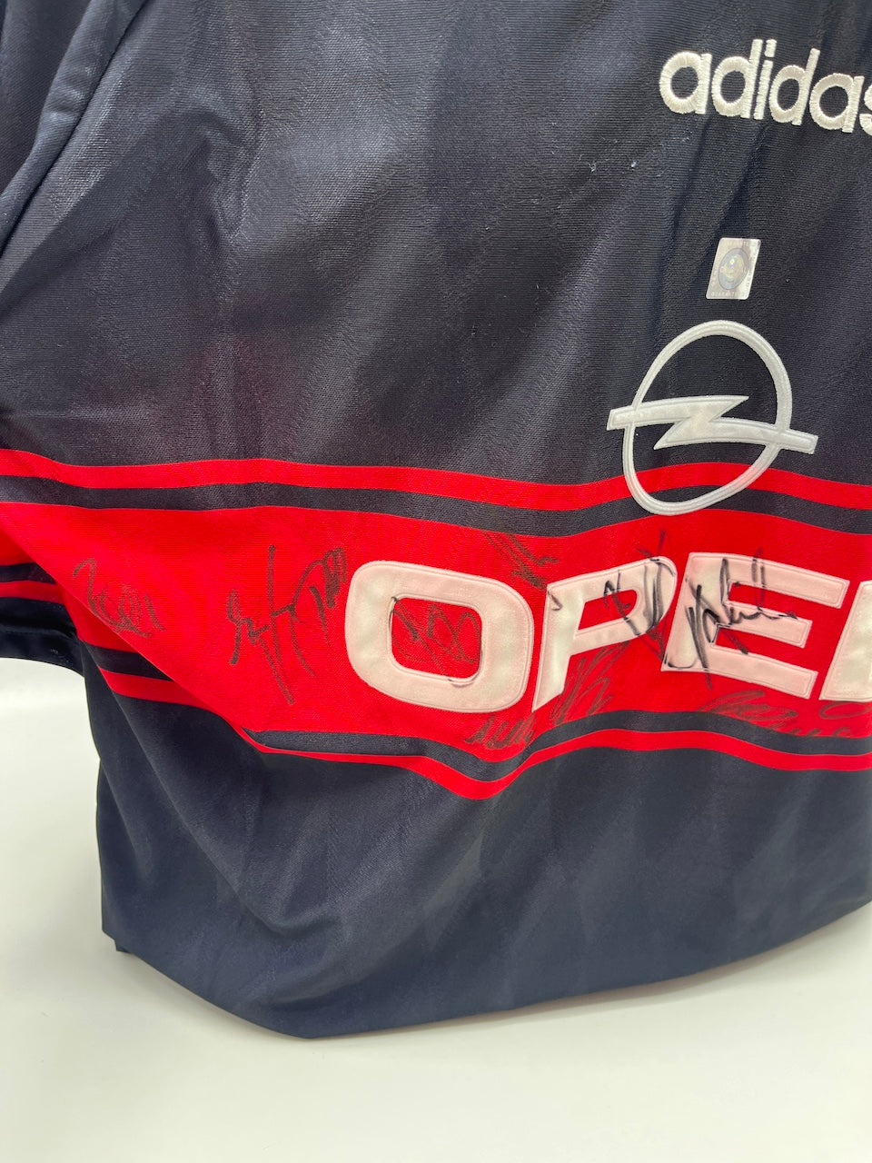 Bayern Munich jersey 1997/1998/1999, team signed, autographed, Adidas XL