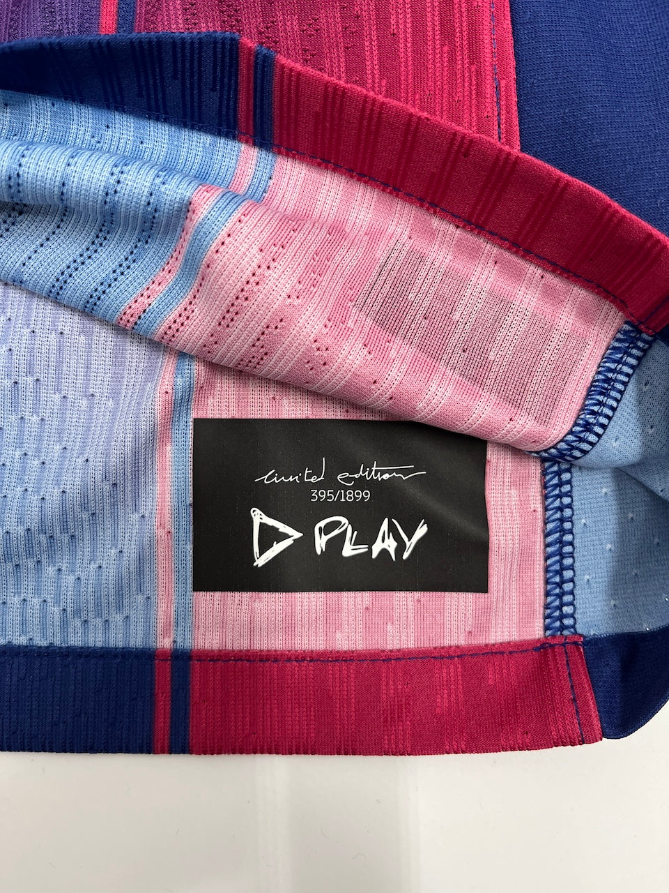 Limitiertes Barcelona x Play Trikot Ed Sheeran M 395/1899