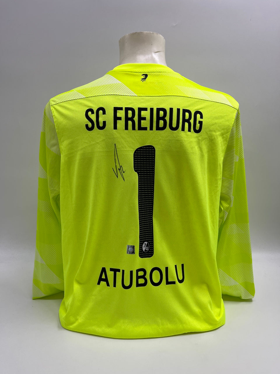 Camiseta de portero del SC Freiburg firmada por Noah Atubolu, Nike XL