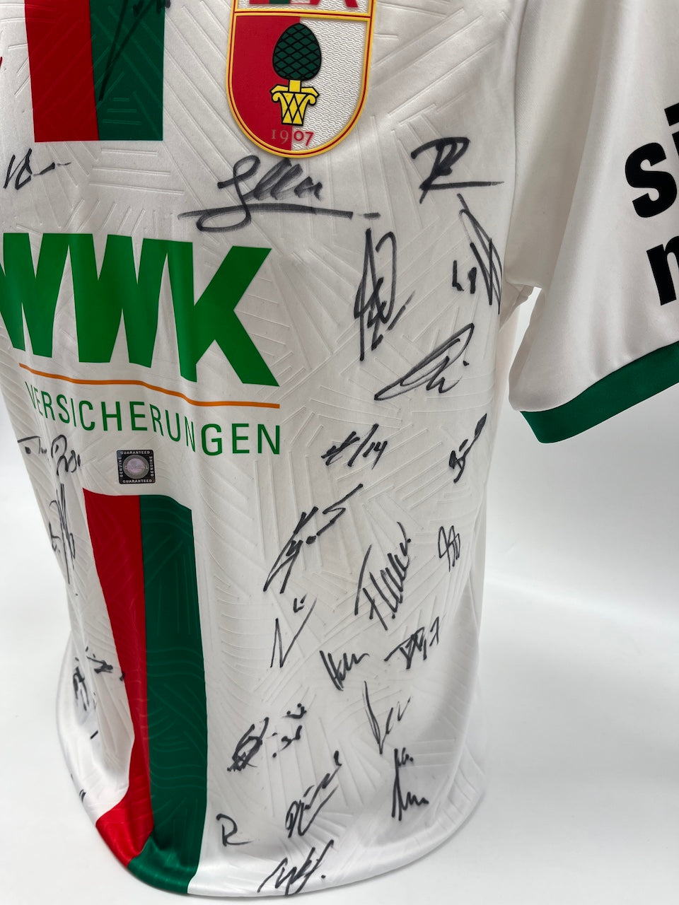 FC Augsburg Trikot 2023/2024 Teamsigniert COA Bundesliga M