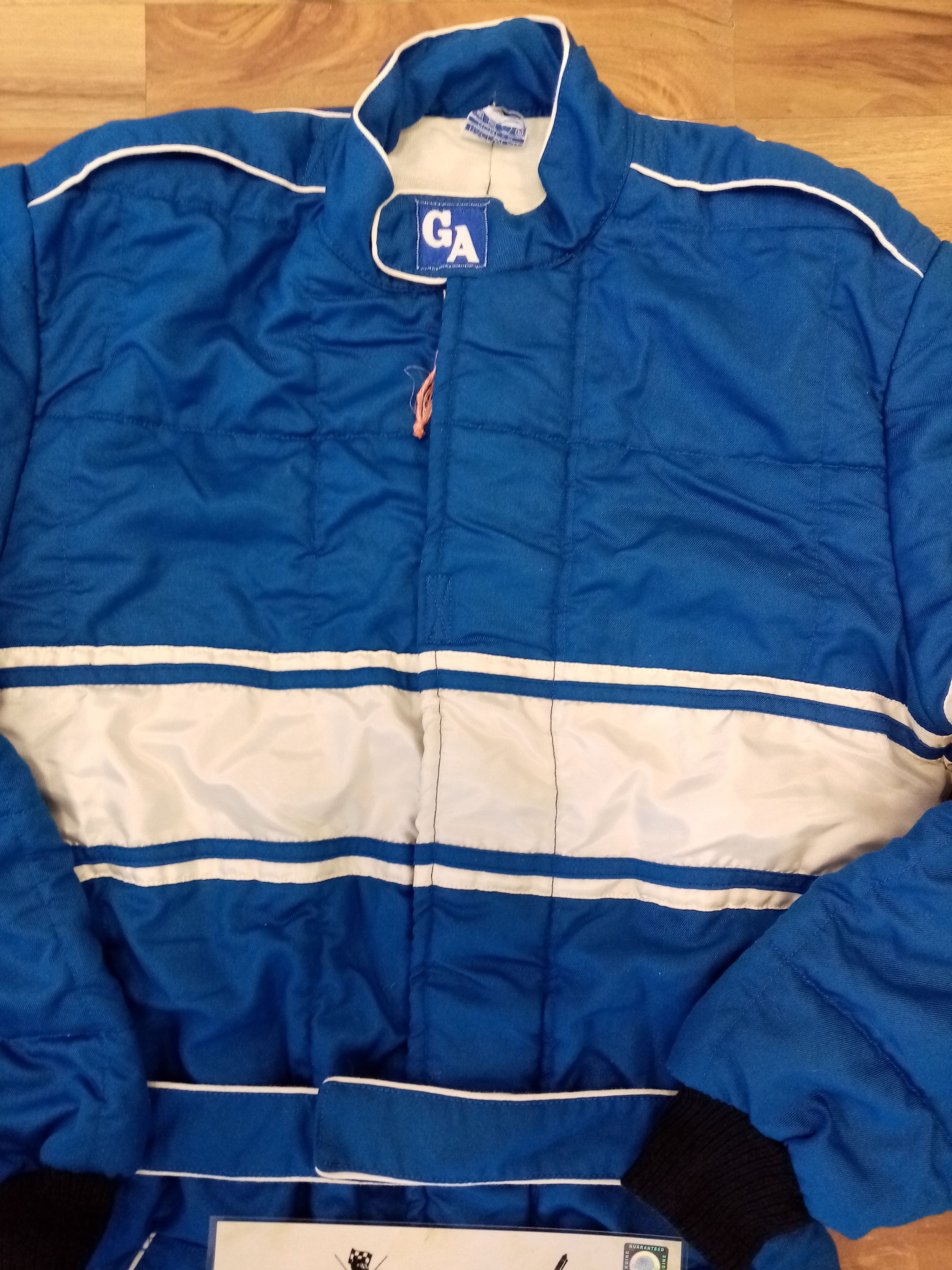 Rennoverall getragen von Sebastian Vettel