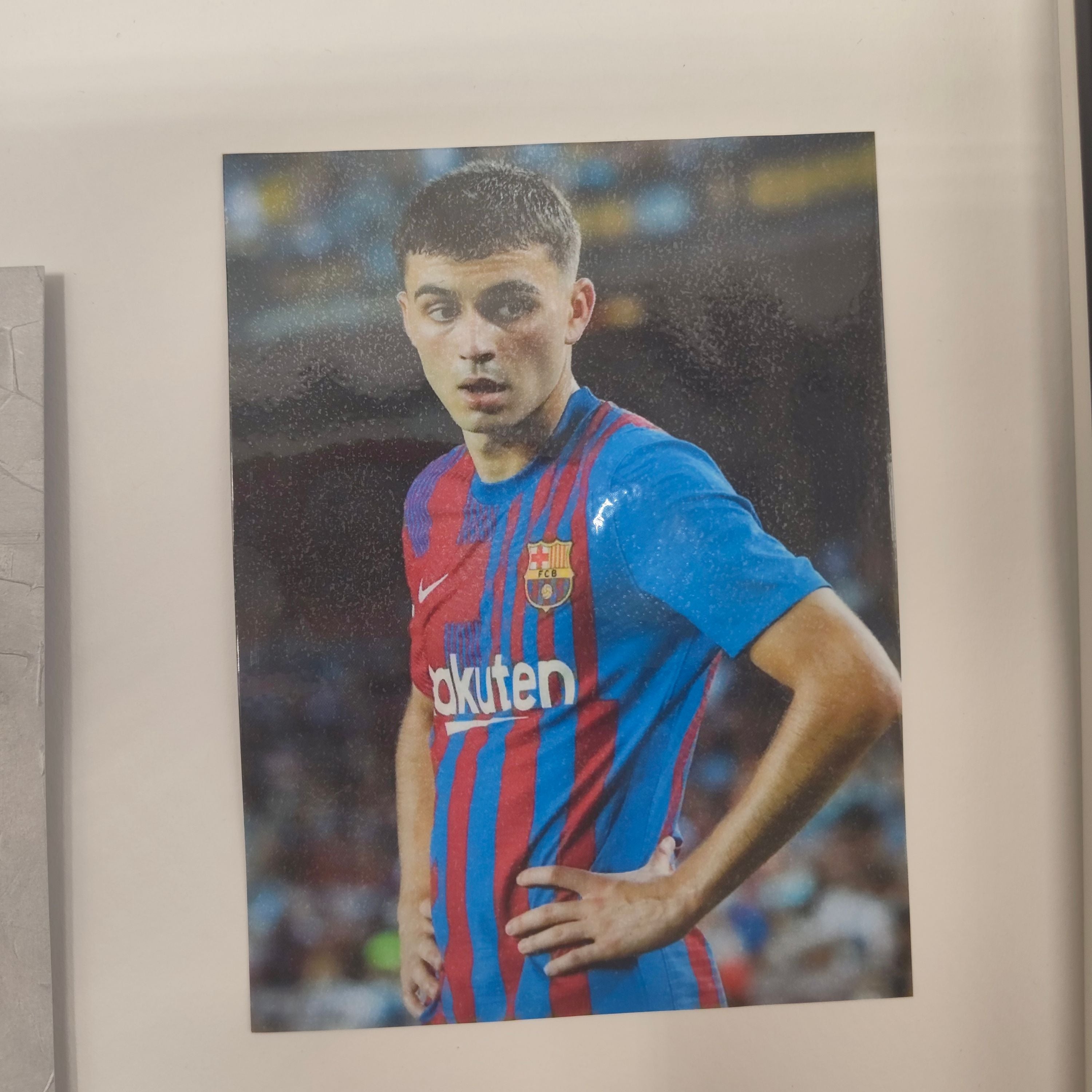 Kapitänsbinde Pedri signiert im Rahmen Spanien Autogramm COA Fußball