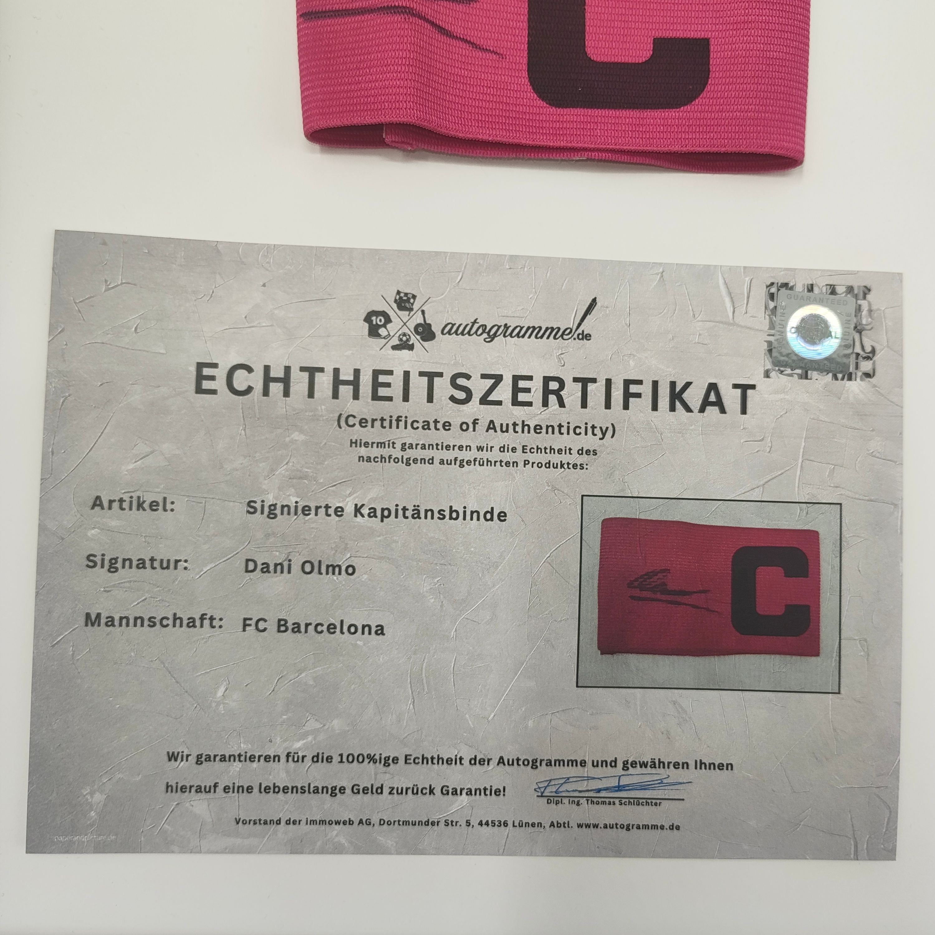 Kapitänsbinde Dani Olmo signiert im Rahmen Spanien Autogramm