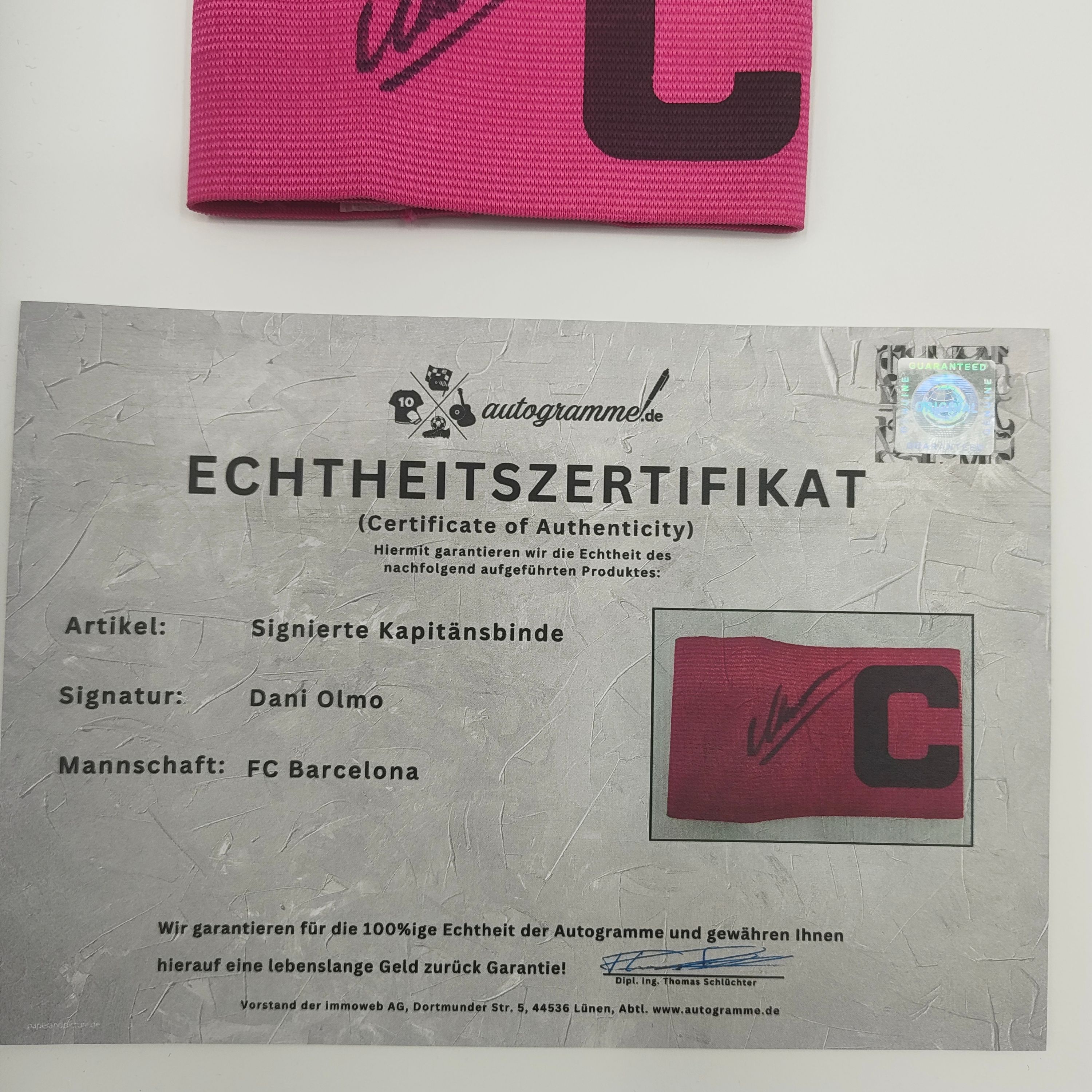 Kapitänsbinde Dani Olmo signiert im Rahmen Spanien Autogramm