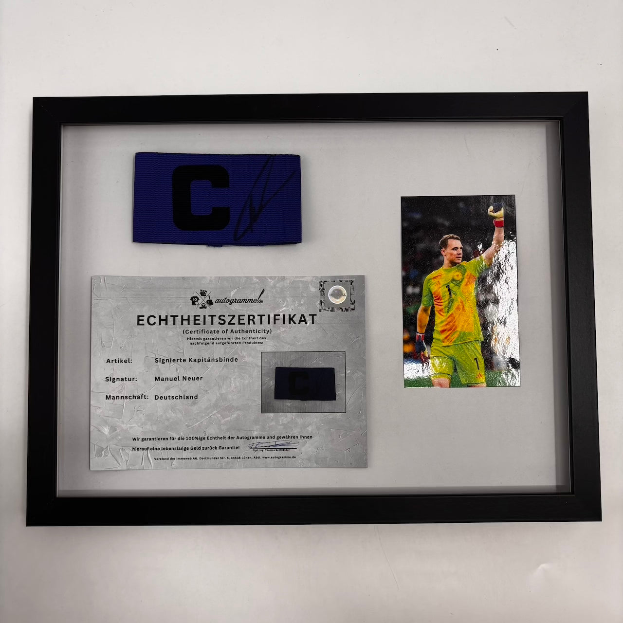 Kapitänsbinde Manuel Neuer signiert im Rahmen Deutschland Fußball Autogramm