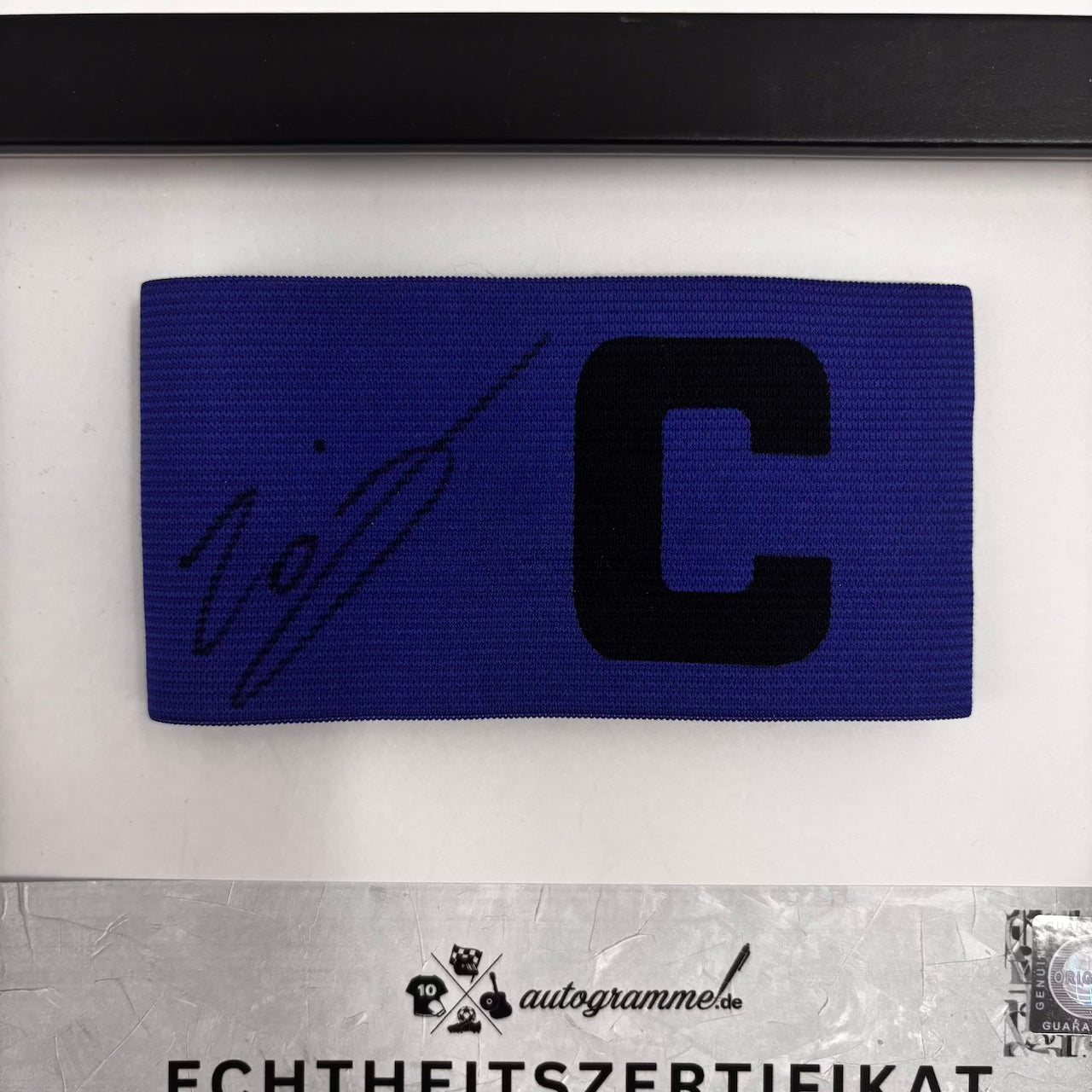 Kapitänsbinde Zaid Tchibara signiert im Rahmen Schalke 04 COA blau