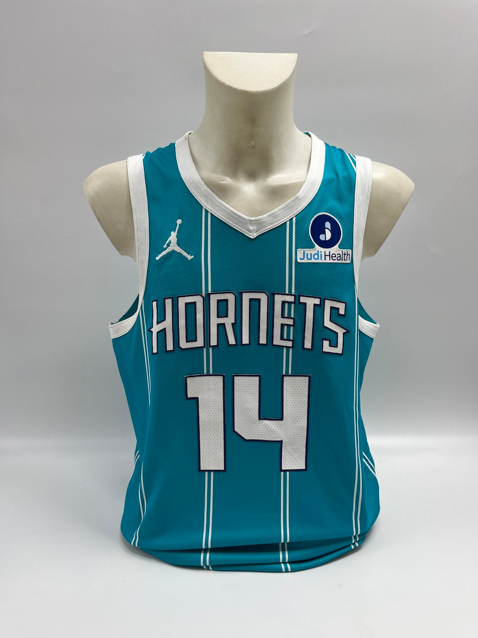 Matchworn Hornets Trikot getragen + signiert von Moussa Diabate 23.12.2025