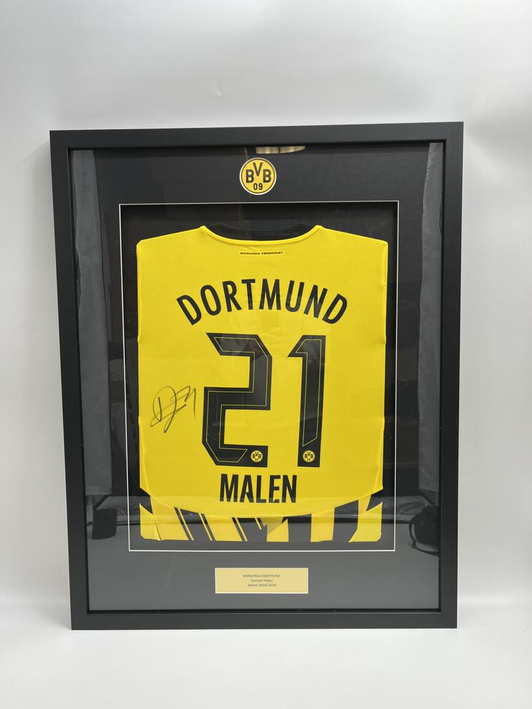 Borussia Dortmund Trikot Donyell painted as part of PUMA BVB new