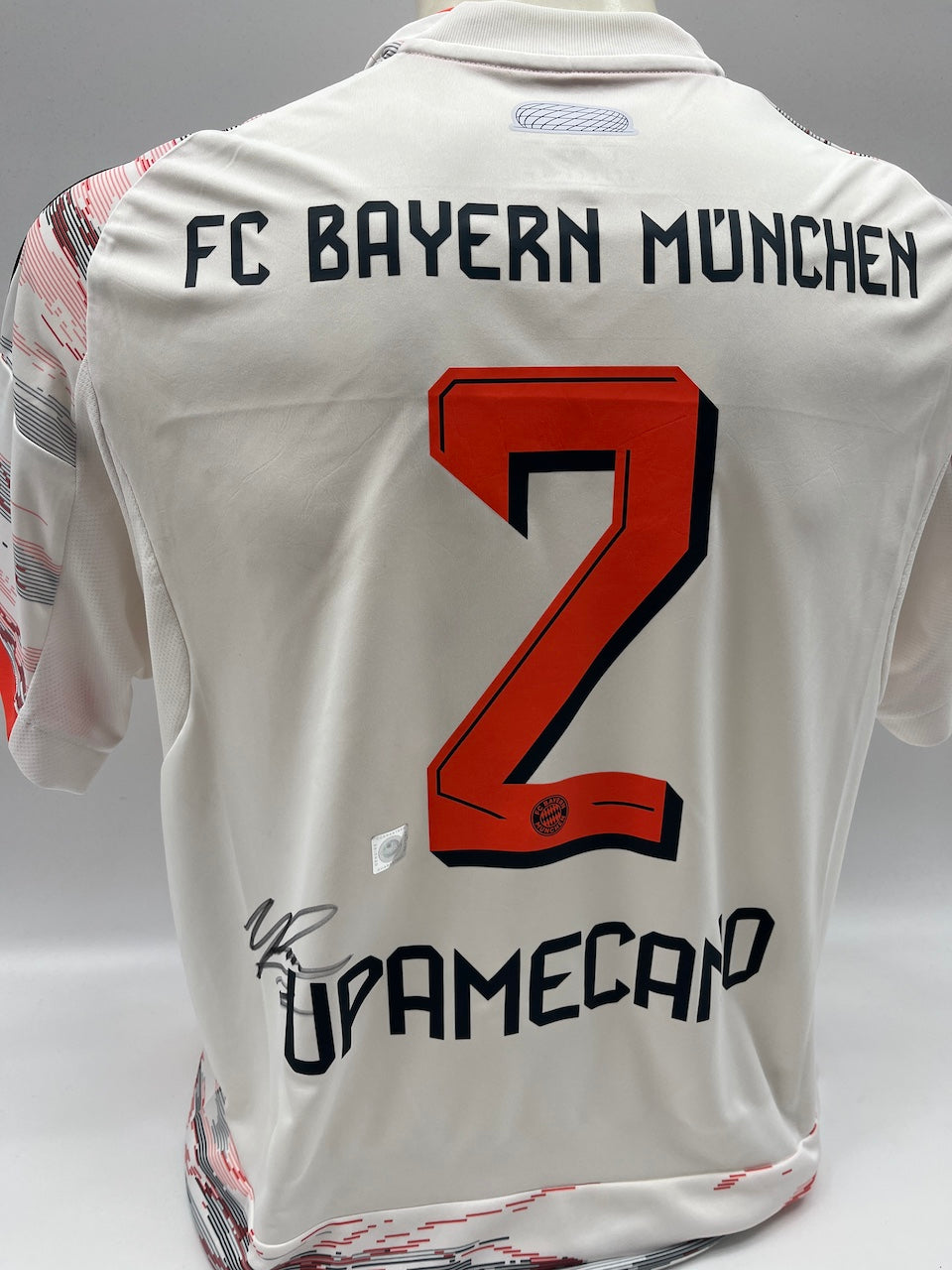 Bayern München Trikot Dayot Upamecano signiert Autogramm Adidas COA L