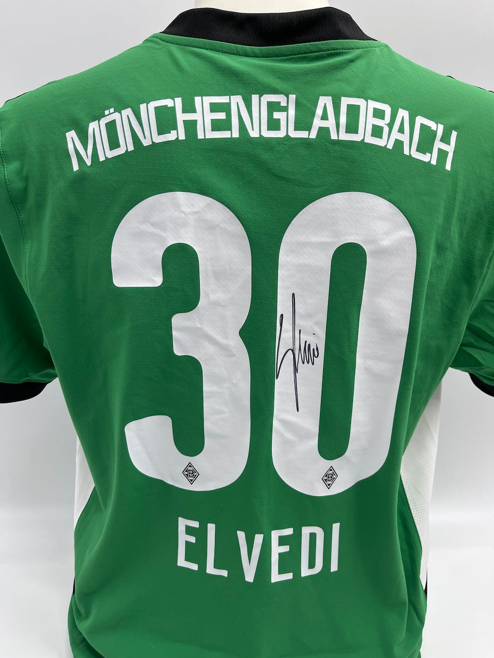 Matchworn Gladbach jersey carried & signed by Nico Elvedi 01.02.2025