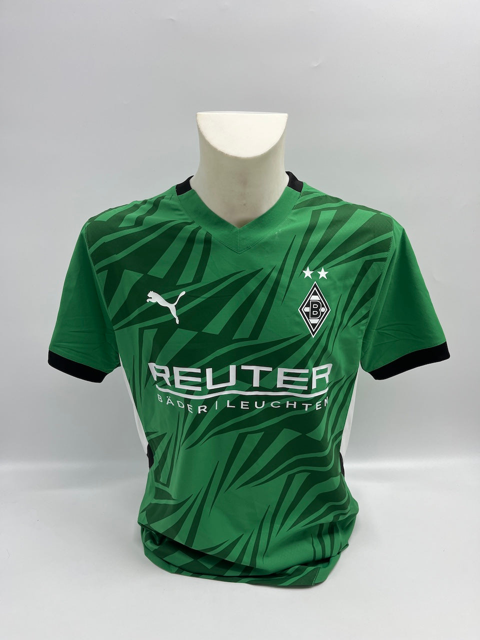 Matchworn Gladbach jersey carried & signed by Nico Elvedi 01.02.2025