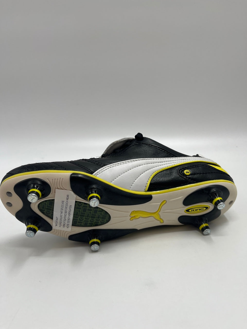 Fußballschuh Pele signiert Vitrine Brasilien Weltmeister Puma Selecao COA