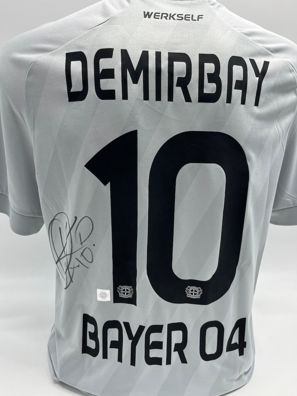 Matchvorbereitetes Bayer Leverkusen Spielertrikot Kerem Demirbay signiert L