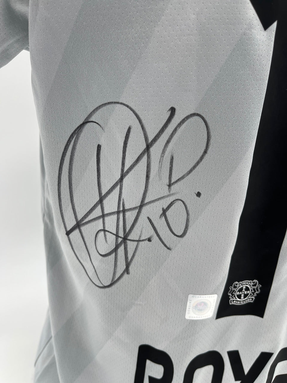 Matchvorbereitetes Bayer Leverkusen Spielertrikot Kerem Demirbay signiert L