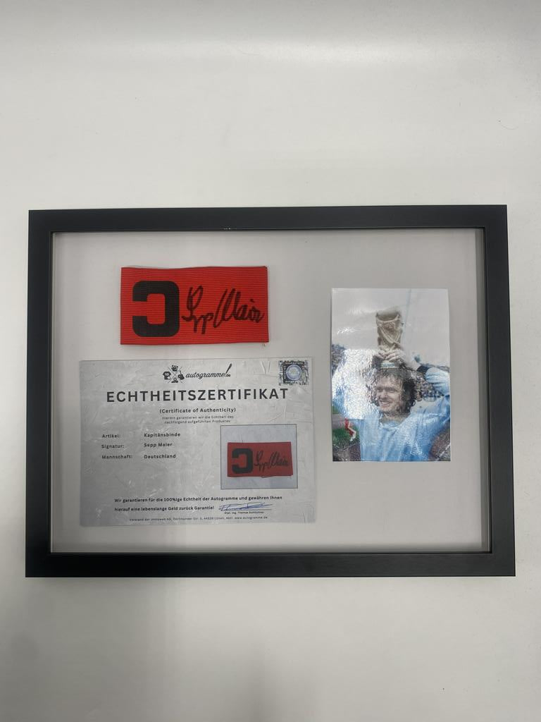 Kapitänsbinde Sepp Maier signiert im Rahmen DFB Fußball COA Autogramm