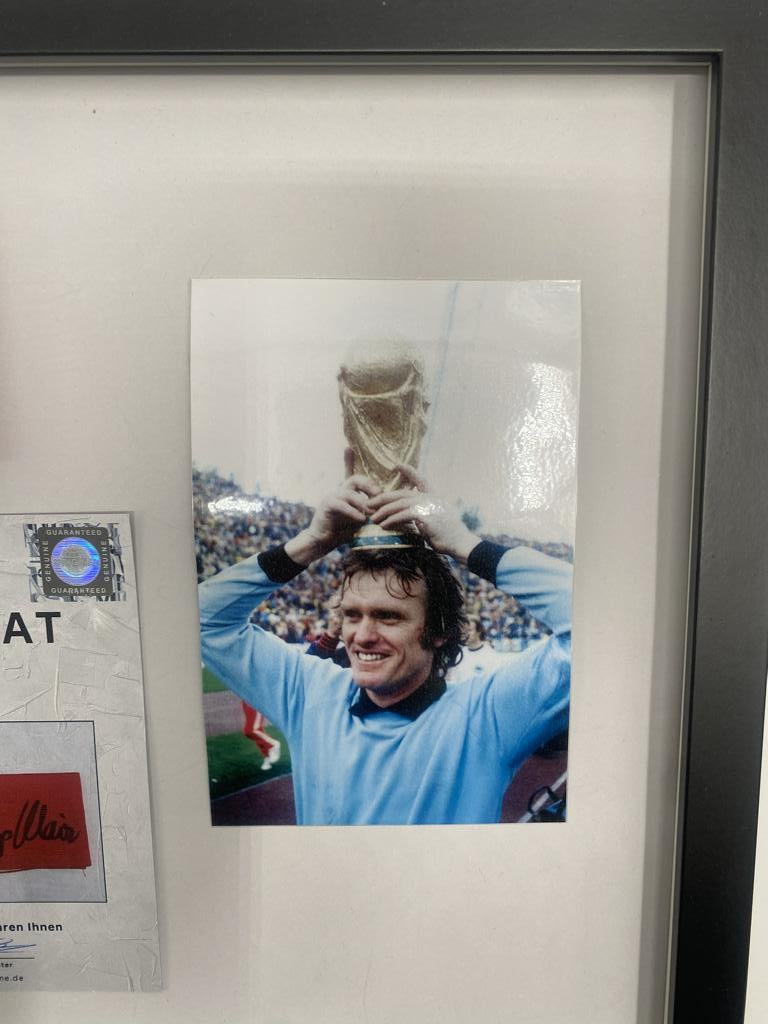 Kapitänsbinde Sepp Maier signiert im Rahmen DFB Fußball COA Autogramm
