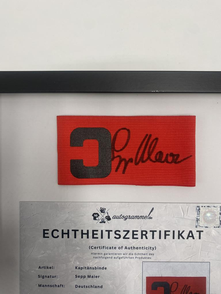 Kapitänsbinde Sepp Maier signiert im Rahmen DFB Fußball COA Autogramm