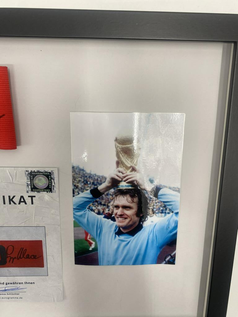 Kapitänsbinde Sepp Maier signiert im Rahmen DFB Fußball COA Autogramm
