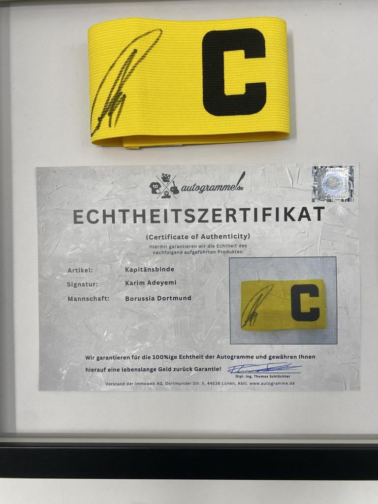 Kapitänsbinde Karim Adeyemi signiert im Rahmen Borussia Dortmund Autogramm COA