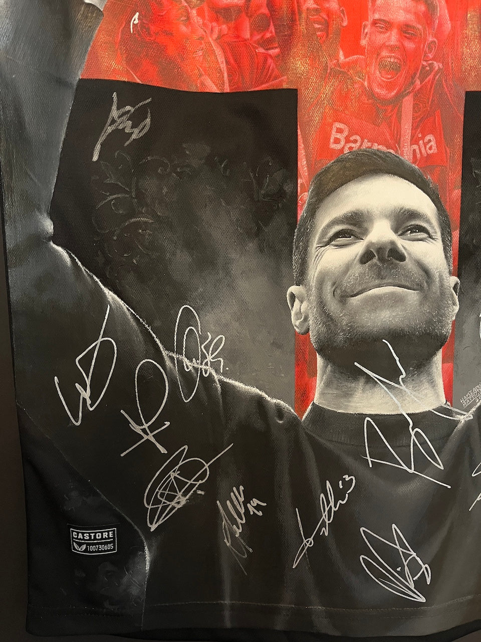 Leverkusen Trikot Portrait Xabi Alonso und Team handgemalt und teamsigniert M