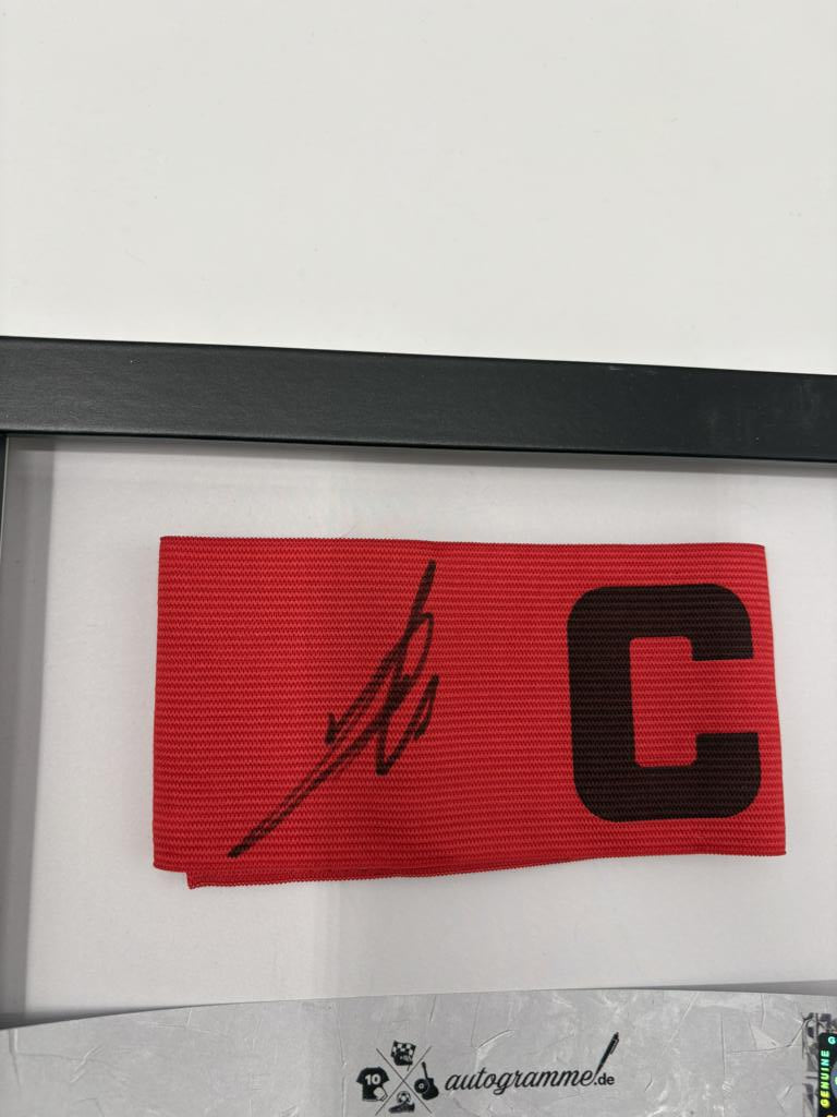 Kapitänsbinde Felix Nmecha signiert im Rahmen Borussia Dortmund COA