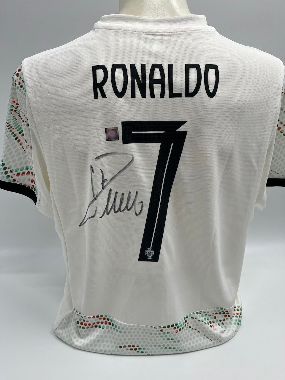 Portugal Trikot Cristiano Ronaldo signiert Autogramm COA Fußball weiß L