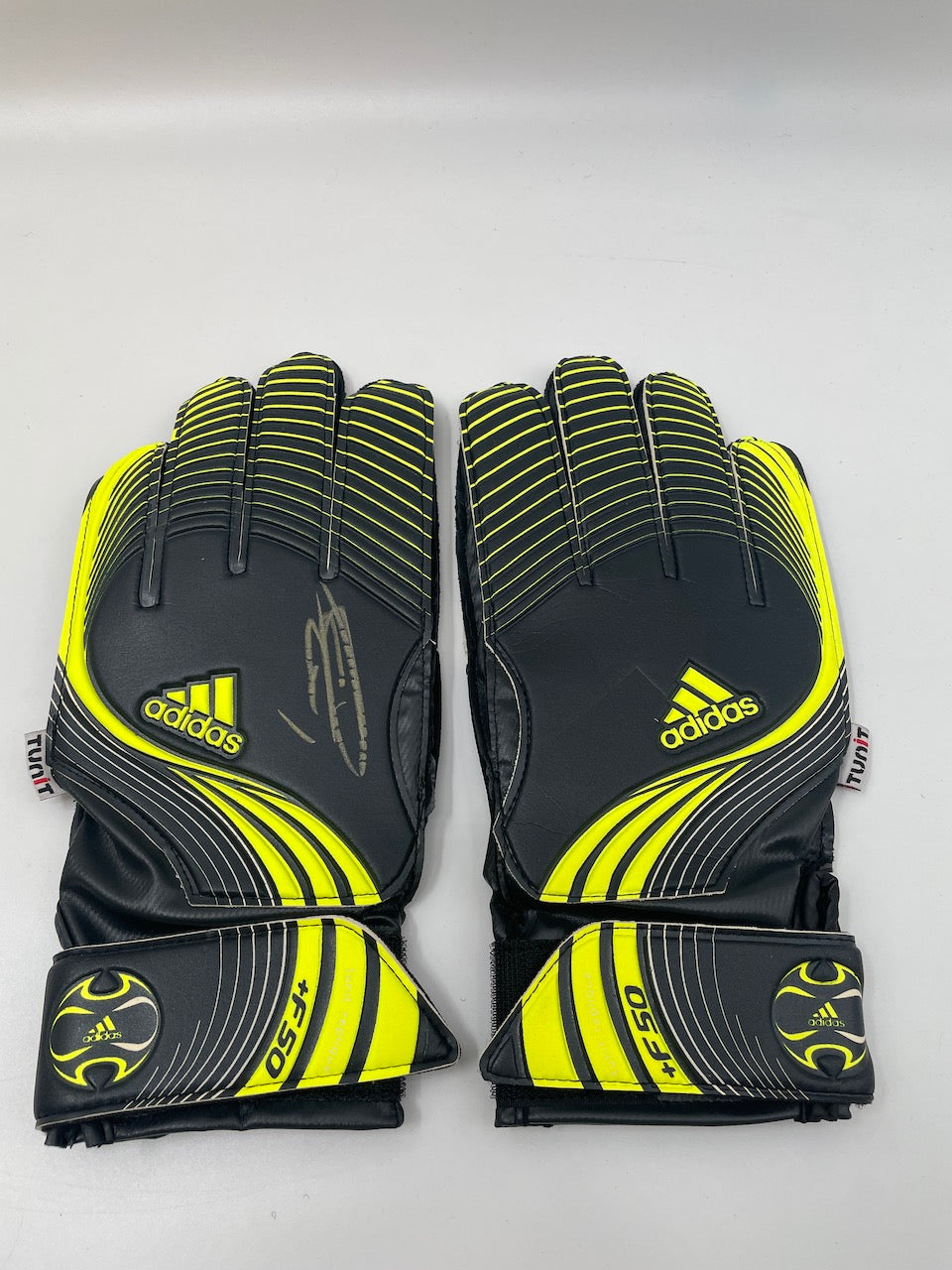 Goalkeeper glove Koen Casteels signed autograph wolfsburg new coa