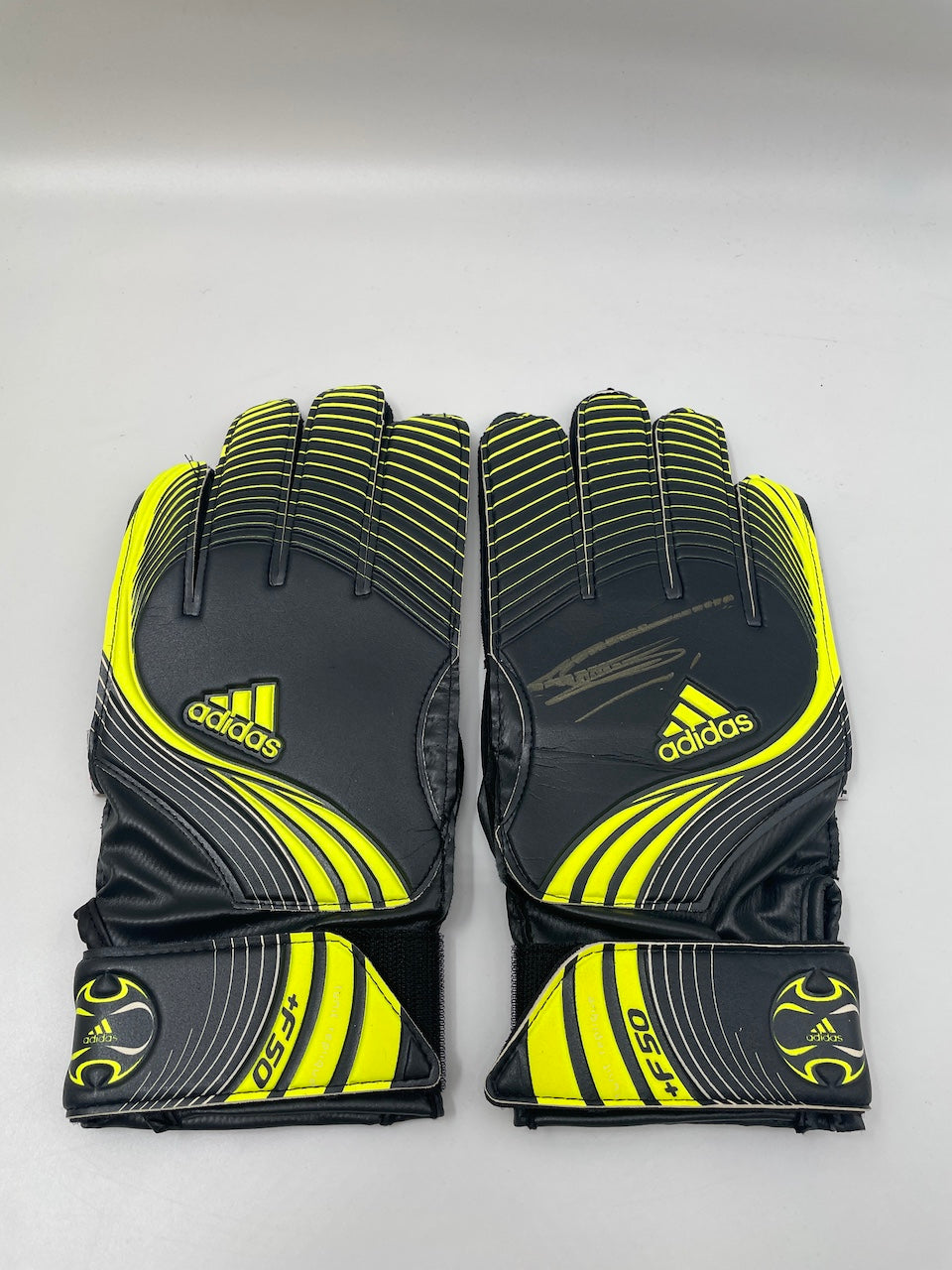 Torwarthandschuh Koen Casteels signiert Autogramm Wolfsburg COA