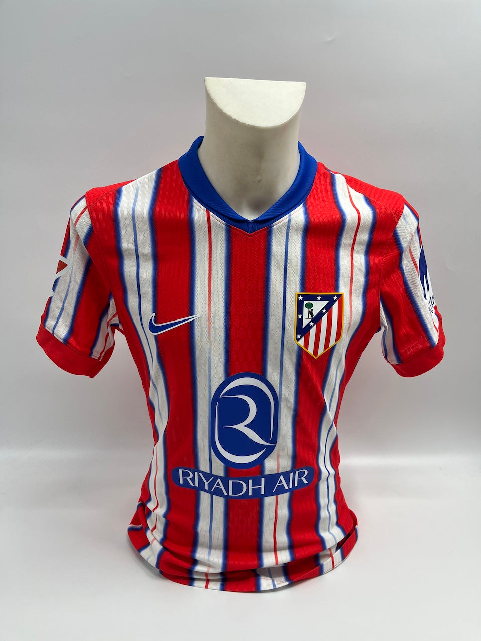Matchworn Atletico Madrid Trikot getragen & signiert von Julian Alvarez 24.04.25