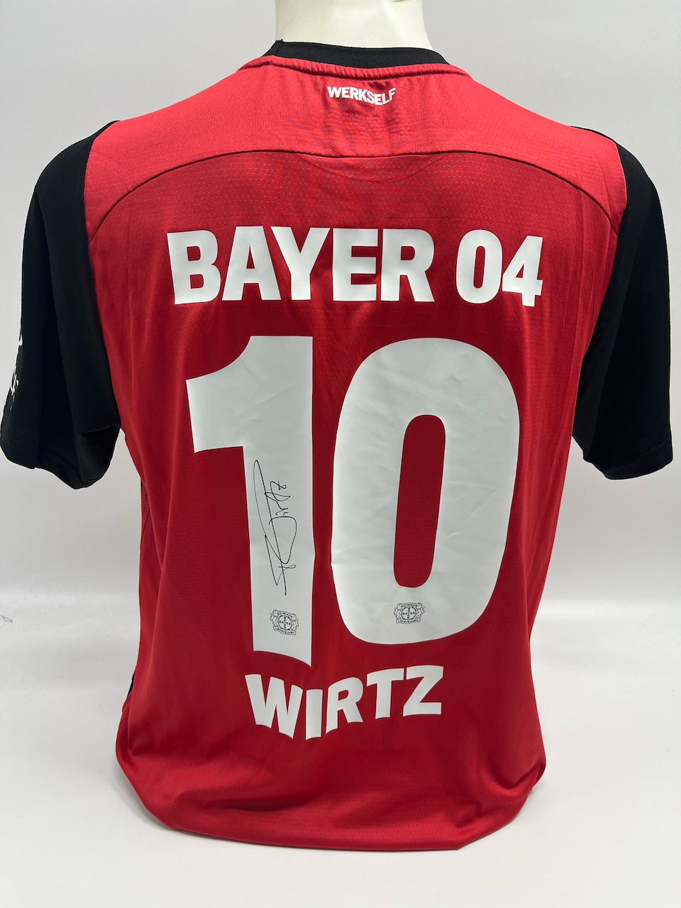 Matchworn Leverkusen Trikot getragen & signiert von Florian Wirtz 10.08.2024