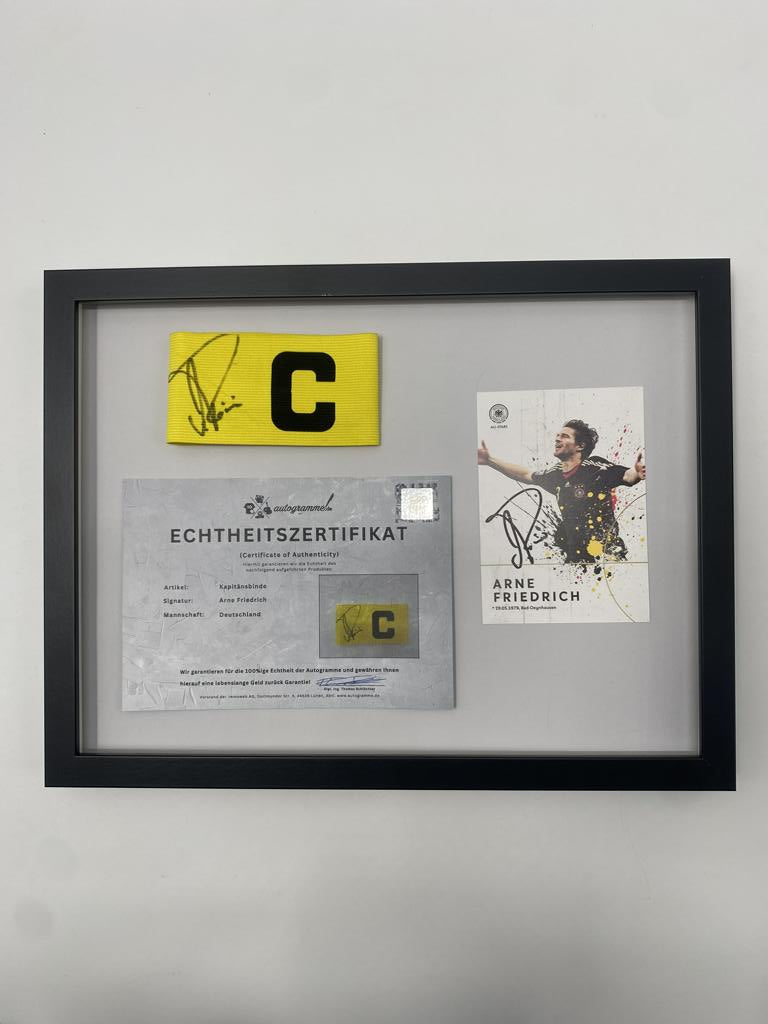 Brazalete de capitán firmado por Arne Friedrich enmarcado, certificado de autenticidad de Alemania.