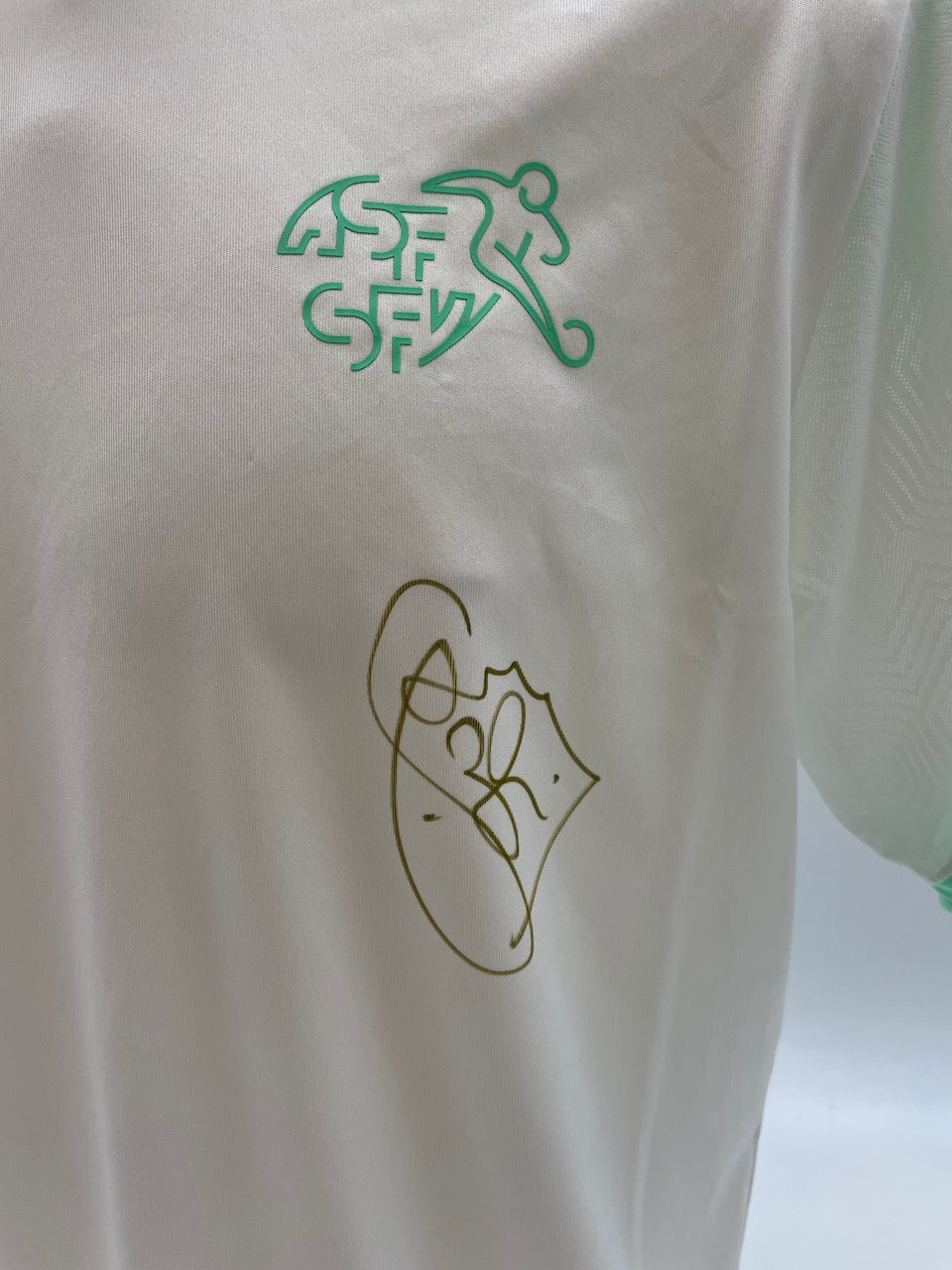Schweiz Trainingsshirt Granit Xhaka signiert Puma COA Autogramm handsigned Neu L