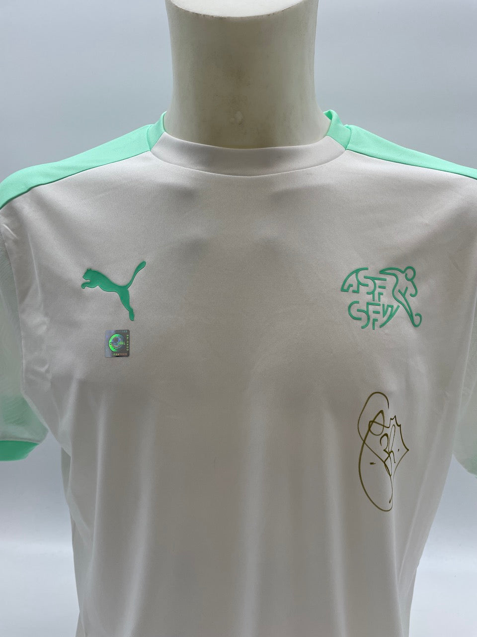 Schweiz Trainingsshirt Granit Xhaka signiert Puma COA Autogramm handsigned Neu L