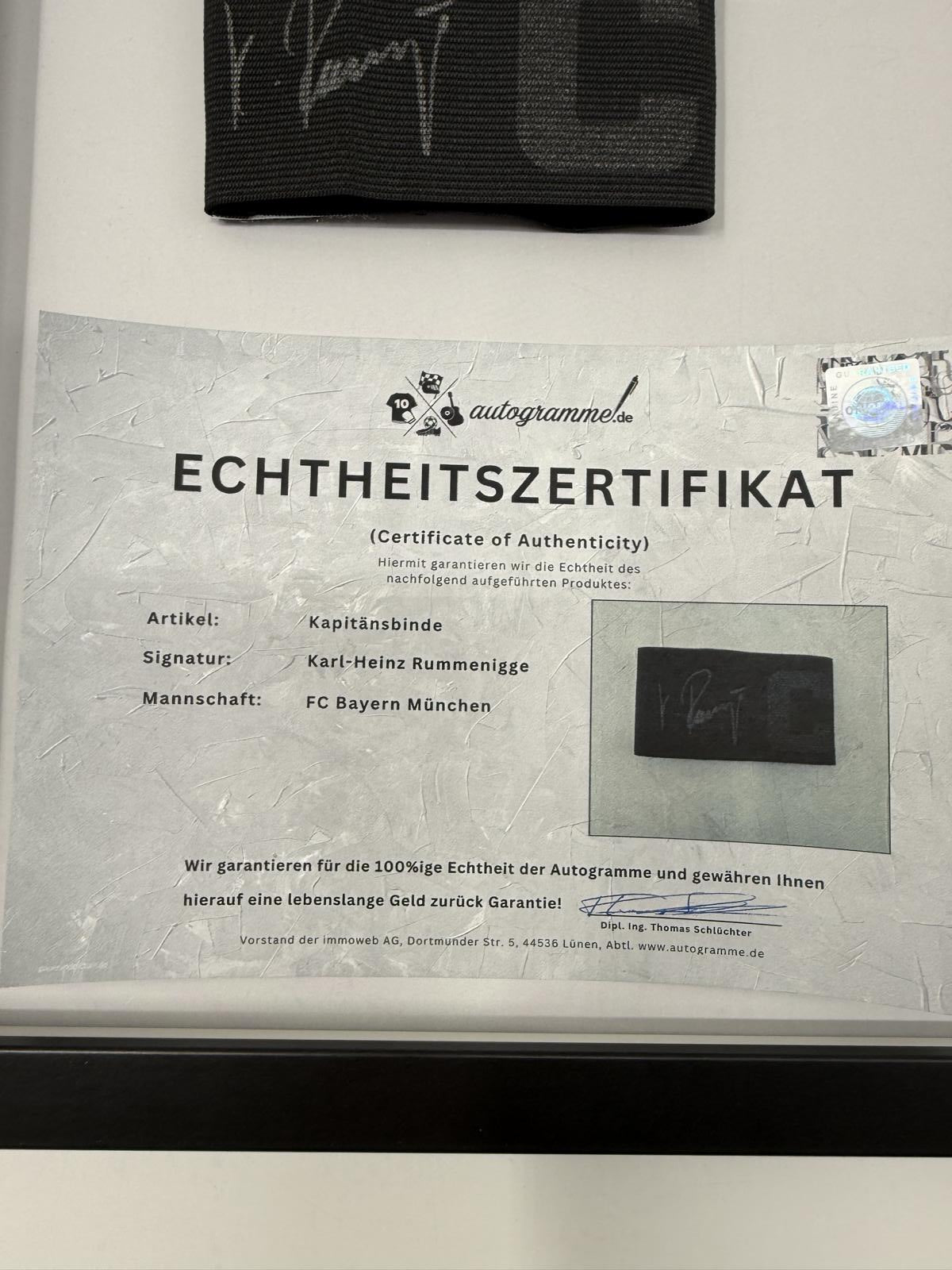 Kapitänsbinde Karl-Heinz Rummenigge signiert im Rahmen Bayern München Autogramm