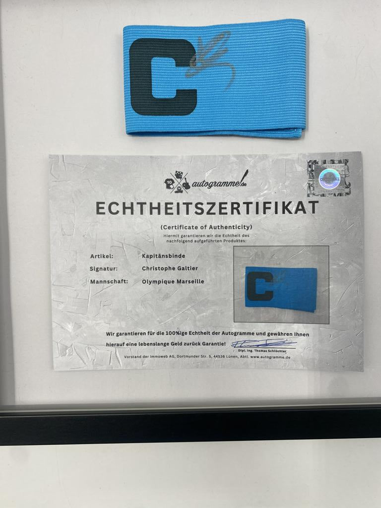 Brazalete de capitán firmado por Christophe Galtier en un COA del Olympique de Marsella enmarcado