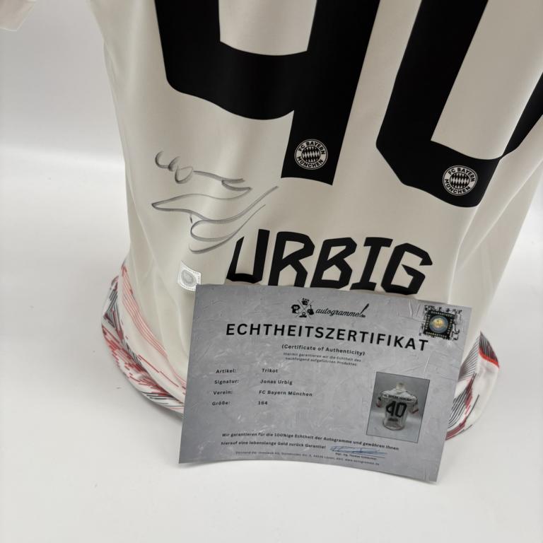 Bayern München Trikot Jonas Urbig signiert Autogramm Adidas COA M